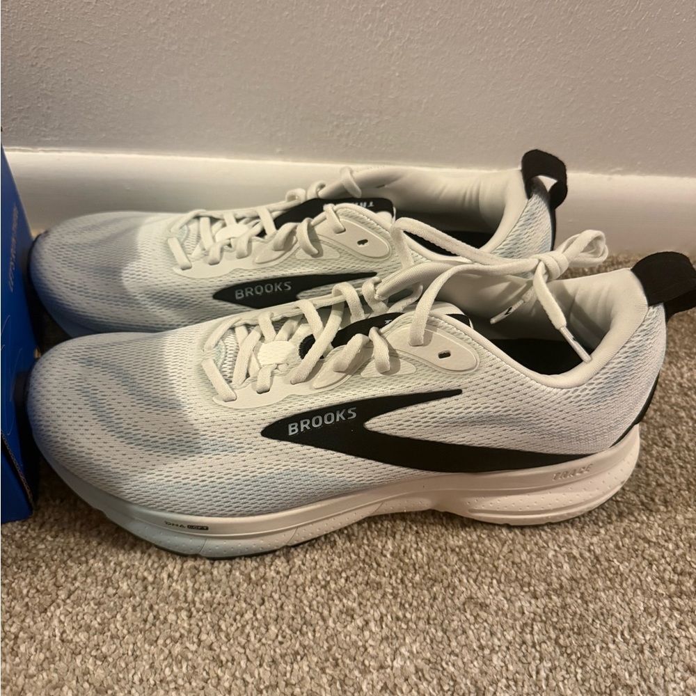 Brooks Men's White and Black Athletic Shoes